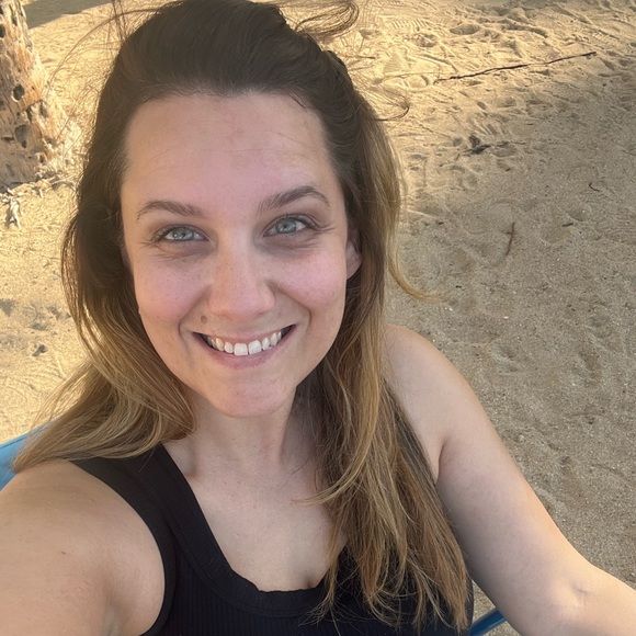 Meet your Posher, Cynthia - Picture 7 of 7